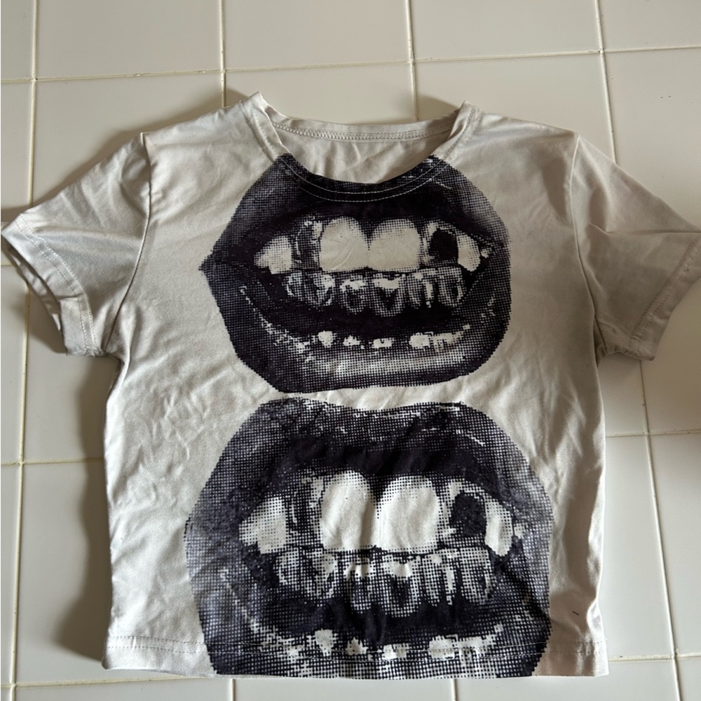 SHEIN Gray Graphic Crop Top